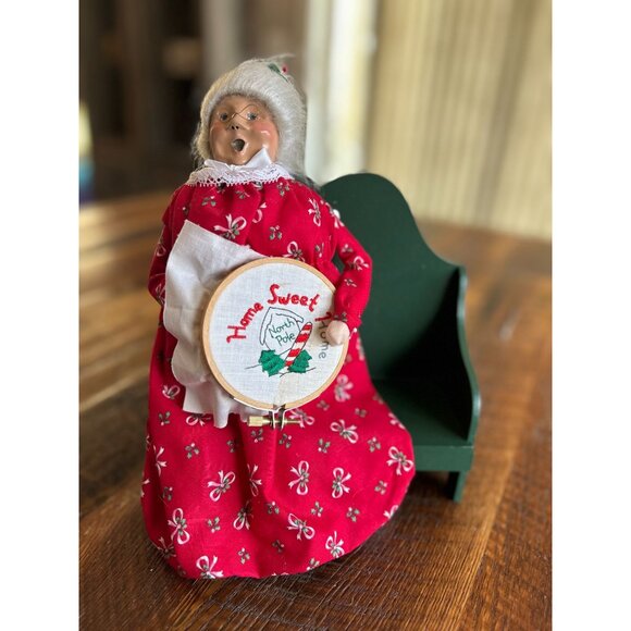 1995 Byers Choice Carolers Figurine Mrs. Claus/Granny Red Dress White Apron Gree - Picture 1 of 9